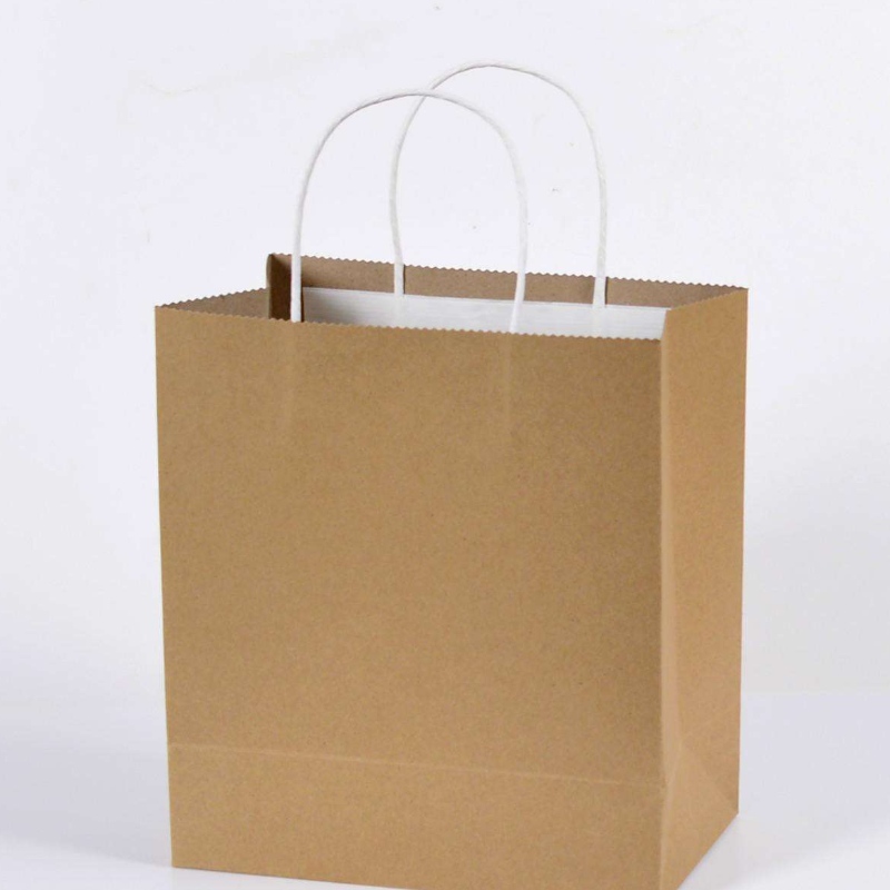 sacs en papier kraft brun avec des cordons en papier